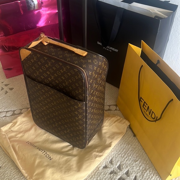 Authentic Louis Vuitton carry on monogram - Picture 2 of 16